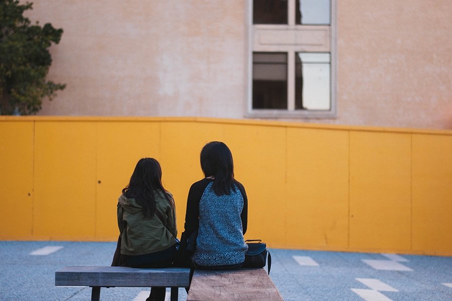 AEPAE - Dos miradas femeninas ante el acoso escolar