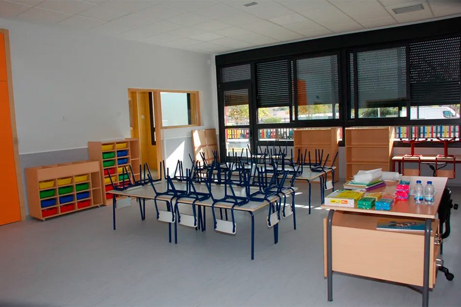 Jorge Rendón, del área de ciberacoso escolar de AEPAE, impartió una charla formativa en el colegio «Héroes del 2 de mayo» de Colmenar Viejo (Madrid)