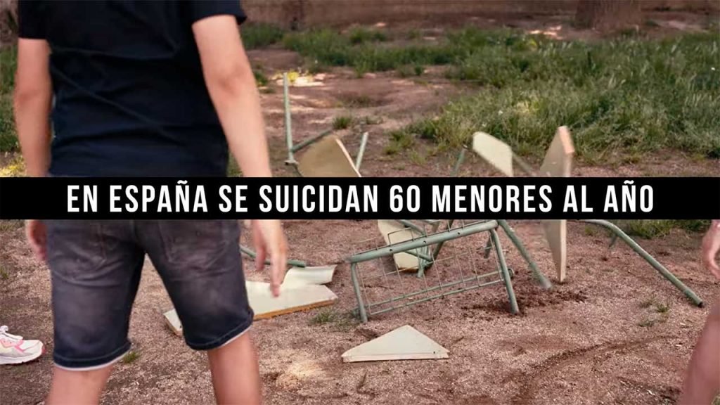 «Vamos a acojonar al bobo de Emilio» (Si los pupitres hablaran)