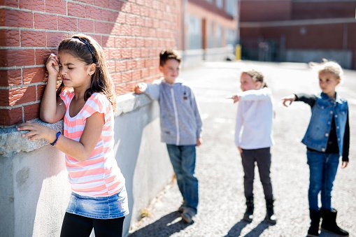 sad moment Elementary Age Bullying in Schoolyard AEPAE artículo blog: Acoso escolar y adultocentrismo